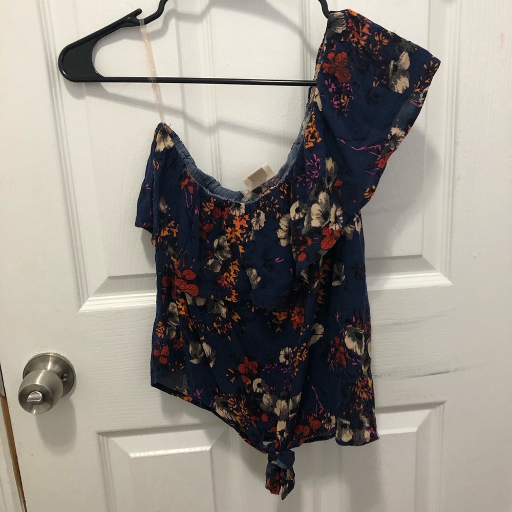 One-shoulder blue floral blouse